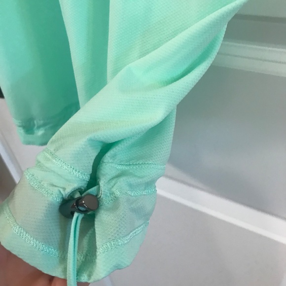 LuluLemon adjustable drawstring yoga top. - Picture 3 of 6